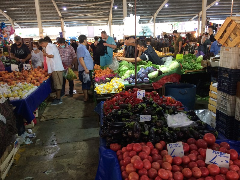 Фруктово-овощной рынок в Анталье