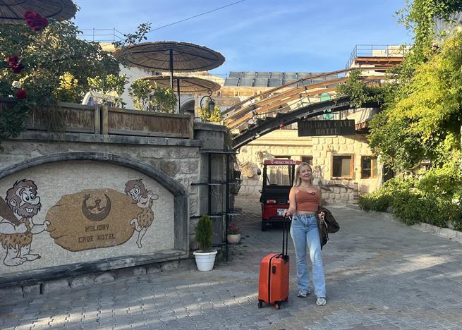 Holiday Cave Hotel