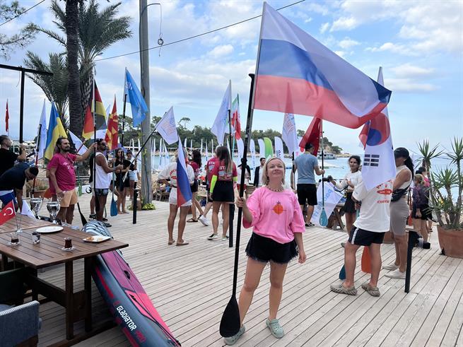 В Кемере прошли первые любительские соревнования по сап-серфингу