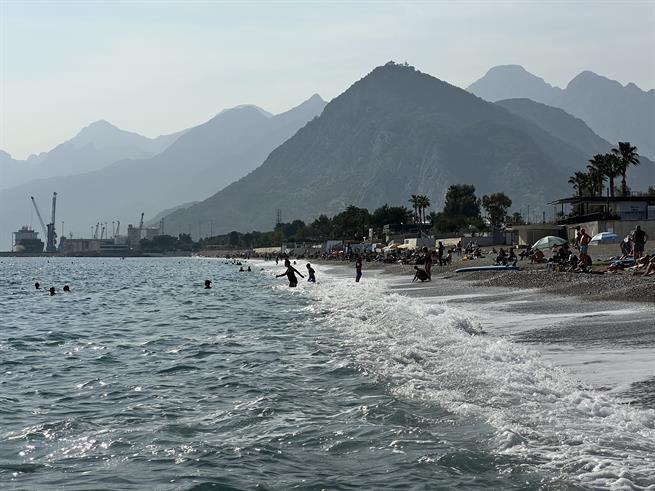 Температура моря в Анталии в мае