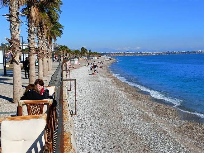 Средняя часть пляжа Коньяалты