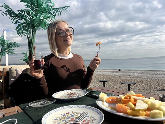 Обед в кафе у моря