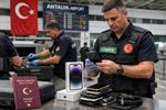 Почему в аэропорту Анталии «забирают айфоны в коробках» и как провезти технику без проблем (гид для пассажиров)