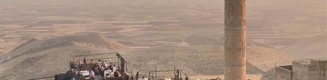 «Золотой треугольник» Месопотамии ждет туристов: древние замки, лесные водопады и живописная дорога из лавы к вулкану